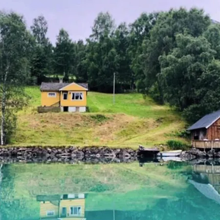 3 Person In Stryn-by Traum