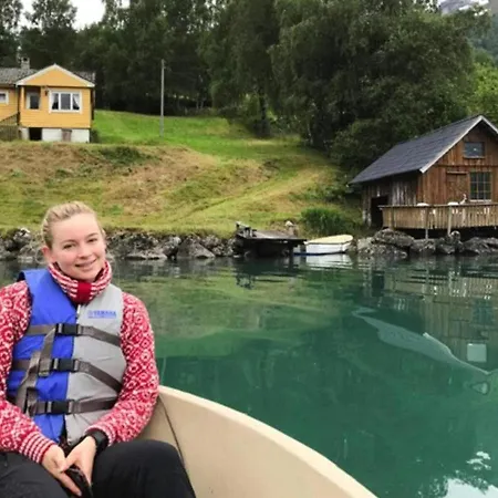 3 Person In Stryn-by Traum *